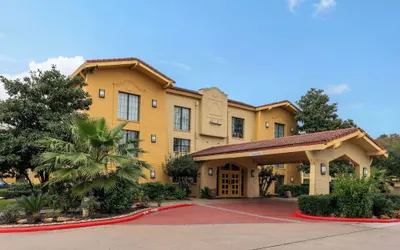 Super 8 by Wyndham The Woodlands North