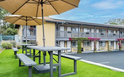 Aura Inn Monterey