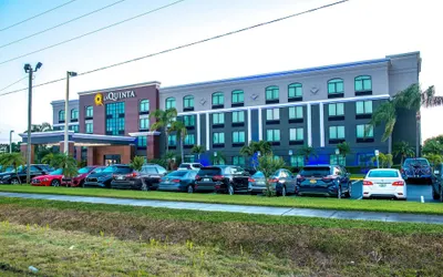 La Quinta Inn & Suites by Wyndham Clearwater South