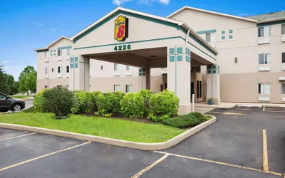 Super 8 by Wyndham Aurora/Naperville Area