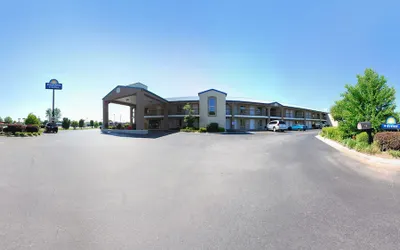 Days Inn & Suites by Wyndham Pine Bluff