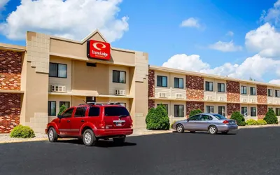 Econo Lodge Inn & Suites