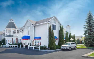Ramada by Wyndham Mackinaw City Waterfront