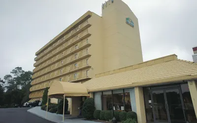 La Quinta Inn & Suites by Wyndham Stamford / New York City