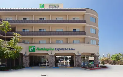 Holiday Inn Express & Suites Pasadena - Los Angeles