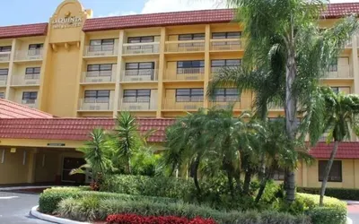 La Quinta Inn & Suites by Wyndham Coral Springs Univ Dr