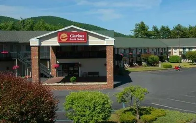 Clarion Inn & Suites at the Outlets of Lake George