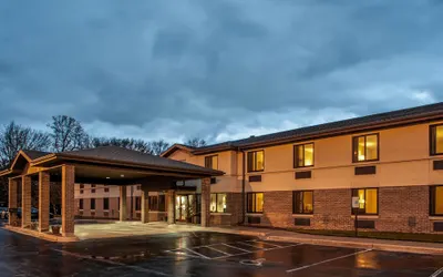 Econo Lodge Inn & Suites
