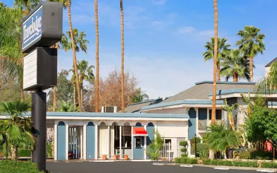 Travelodge by Wyndham Bakersfield