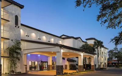 Mai Hana Hotel & Suites