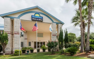 Days Inn by Wyndham San Antonio Southeast/Frost Bank Center