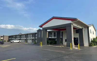 Super 8 by Wyndham Monroe