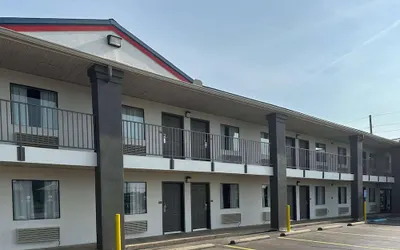 Super 8 by Wyndham Monroe