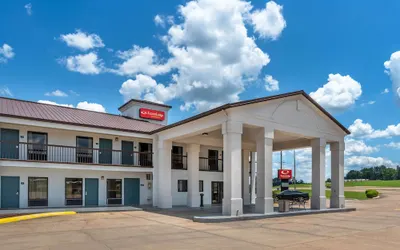 Econo Lodge Inn & Suites