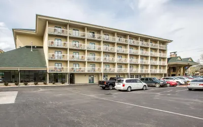 Comfort Inn & Suites At Dollywood Lane