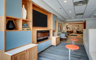 Holiday Inn Express & Suites Aurora - Naperville, an IHG Hotel