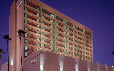 Courtyard by Marriott Los Angeles - Sherman Oaks