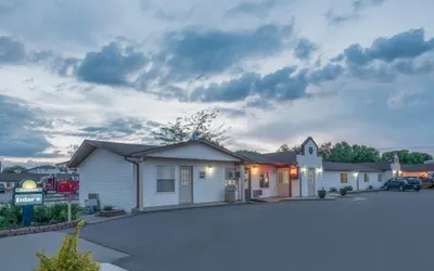 Days Inn by Wyndham Jamestown