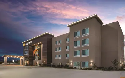 La Quinta Inn & Suites by Wyndham Lewisville