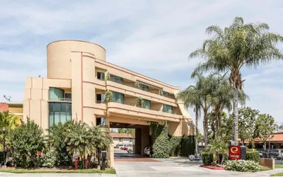 Econo Lodge Inn & Suites Riverside - Corona