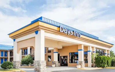 Days Inn by Wyndham Hendersonville