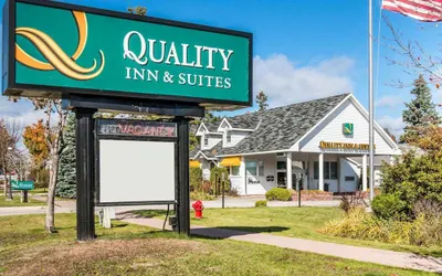 Quality Inn & Suites Mackinaw City Beachfront