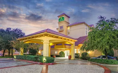 La Quinta Inn & Suites by Wyndham Dallas North Central
