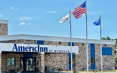 AmericInn & Suites By Wyndham Baraboo Event Center