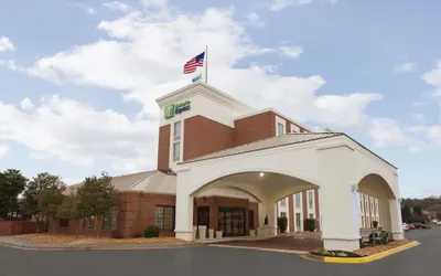 Holiday Inn Express Fredericksburg Southpoint by IHG