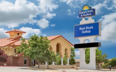 Days Inn & Suites by Wyndham Red Rock-Gallup