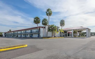 Motel 6 Spring Hill, FL - Weeki Wachee