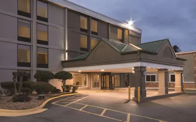 Country Inn & Suites by Radisson, North Little Rock, AR