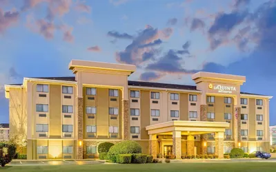 La Quinta Inn & Suites by Wyndham Midwest City - Tinker AFB