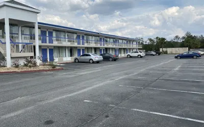 Motel 6 Marianna, FL