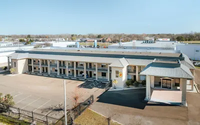 Super 8 by Wyndham Jackson MS Near the Fairgrounds