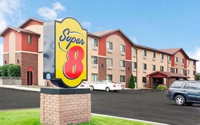 Super 8 by Wyndham Romeoville Bolingbrook