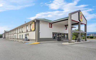 Super 8 by Wyndham Valdosta GA I-75