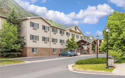 Quality Inn & Suites On the River