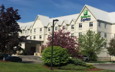 Holiday Inn Express & Suites Lincoln East - White Mountains by IHG