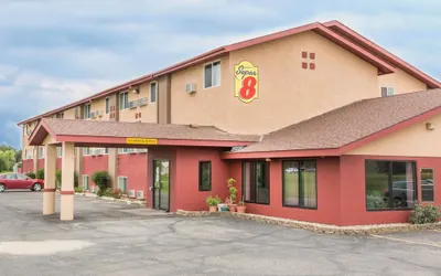 Super 8 by Wyndham Worthington Minnesota