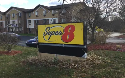 Super 8 by Wyndham Canton/Livonia Area