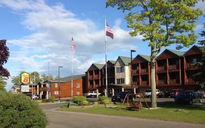 Super 8 by Wyndham Bridgeview of Mackinaw City