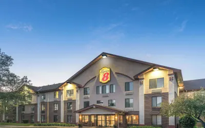 Super 8 by Wyndham Bloomington/Airport