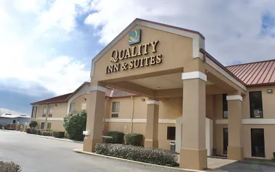 Quality Inn & Suites Pine Bluff