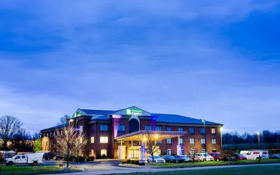 Holiday Inn Express & Suites Shelbyville, an IHG Hotel