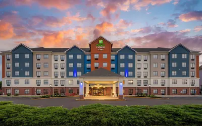 HOLIDAY INN EXPRESS & SUITES INDIANAPOLIS - EAST by IHG