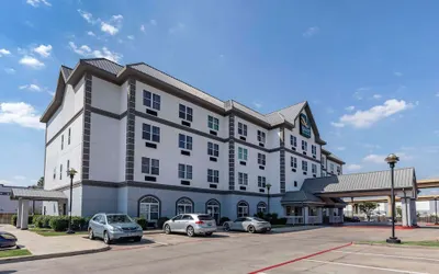 Quality Inn & Suites I-35 E / Walnut Hill