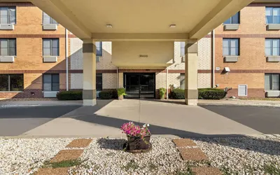 Comfort Inn & Suites near Tinley Park Amphitheater