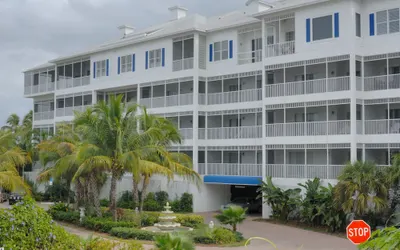 Olde Marco Island Inn and Suites