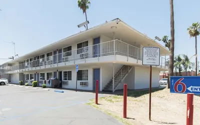 Motel 6 Bakersfield, CA - Central